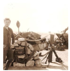 שגיא ליד הזחלם של אחיו אלי