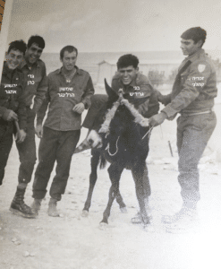 1970 אימון לוחם ערד שבת עם החמור המקומי