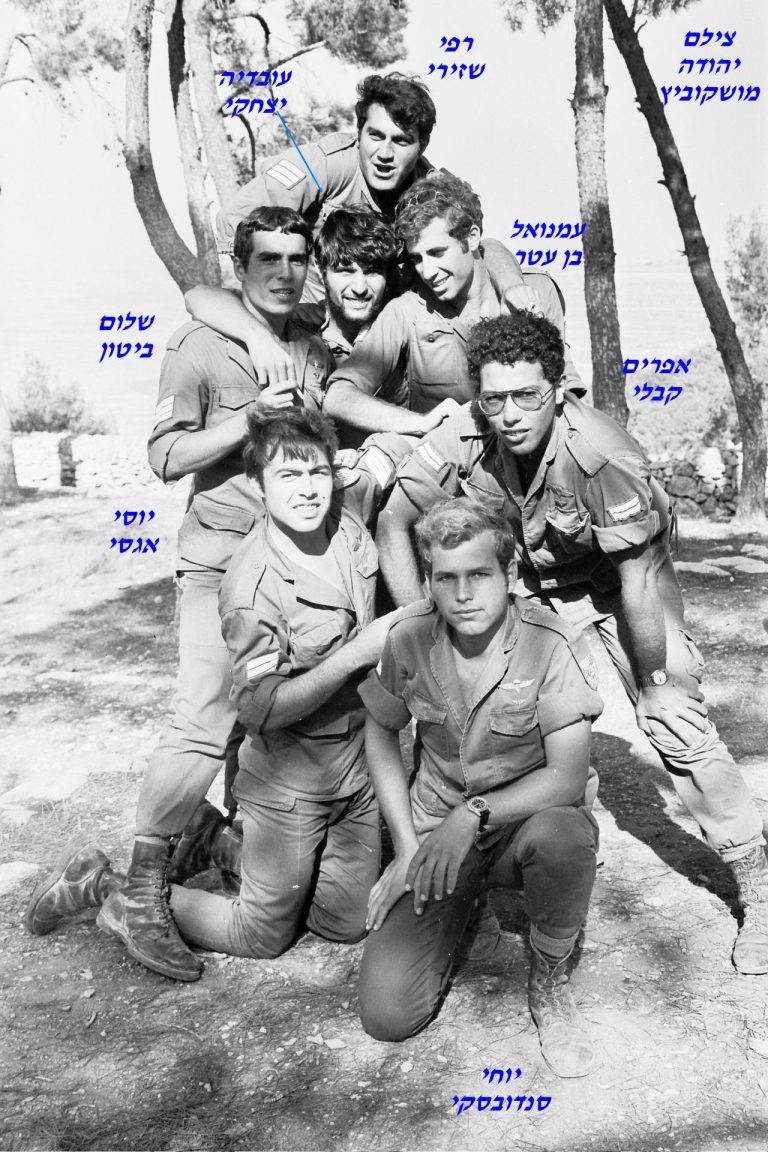 יוחי סנדובסקי, אפרים קבלי, יוסי אגסי, עמנואל בן עטר, שלום ביטון, עובדיה יצחקי, רפי שזירי, צילם יהודה מושקוביץ