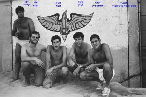 יזהר וורוביציק, משה קורן, לביא מנור, אלי שגיא, רפי שזירי, צילם יהודה מושקוביץ