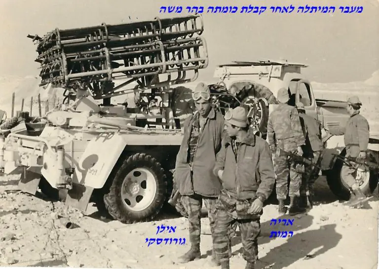 פברואר 67 אחרי קבלת הכומתה מימין ארי שיפמן ואילן גורודסקי