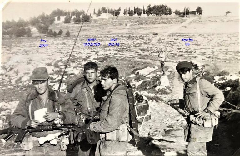 -שקד-אליעזר-לוי-זאב-מרכוס-יוחנן-סנדובסקי-איל-יעקב-אימון-לוחם-מחזור-אוגוסט-71