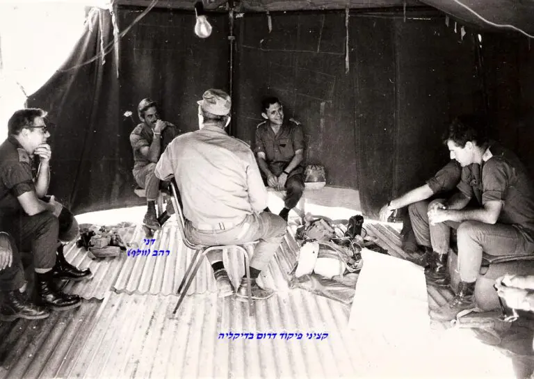 פיקוד דרום בדיקליה לפני מבצע ויקטוריה עם דני מפקד סיירת שקד