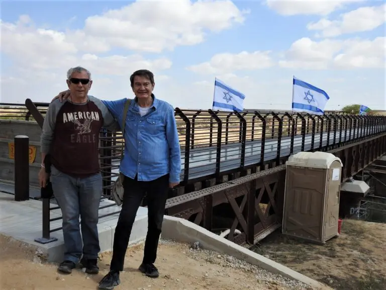 שקד עמיחי שתיל וחנוך חן צילם גוזו