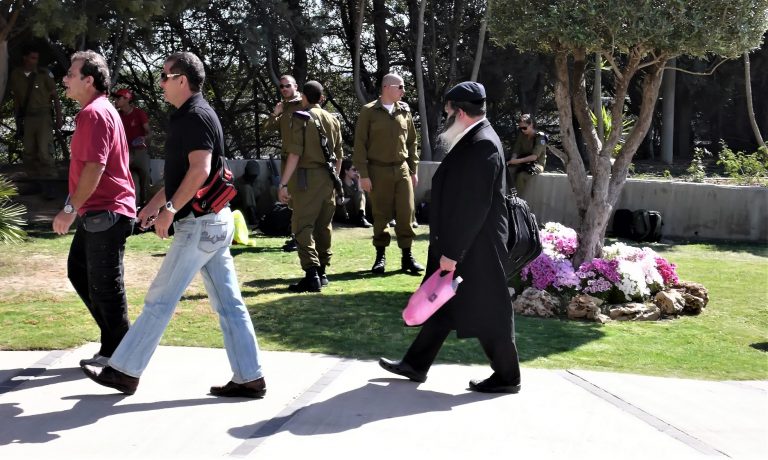 -שרד-אזכרה-לנופלי-הסיירת-2010-ארם-צבר-עופר-גלאור